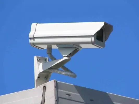 Cámara de seguridad exterior como parte de un sistema de videovigilancia integral.